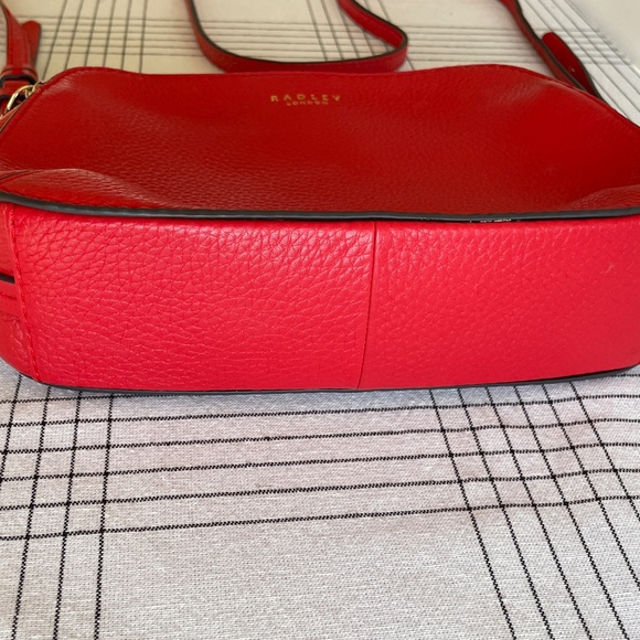 RADLEY LONDON Dukes Place red leather small crossbody bag - Picture 3 of 6